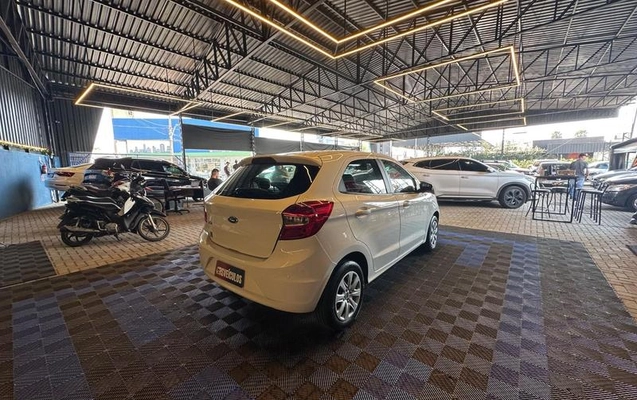 imagem-https://www.socarrao.com.br/sc-vehicle-images-prod/1217280/1787925176485-8029964_8_B_dd5bb5baad.jpeg