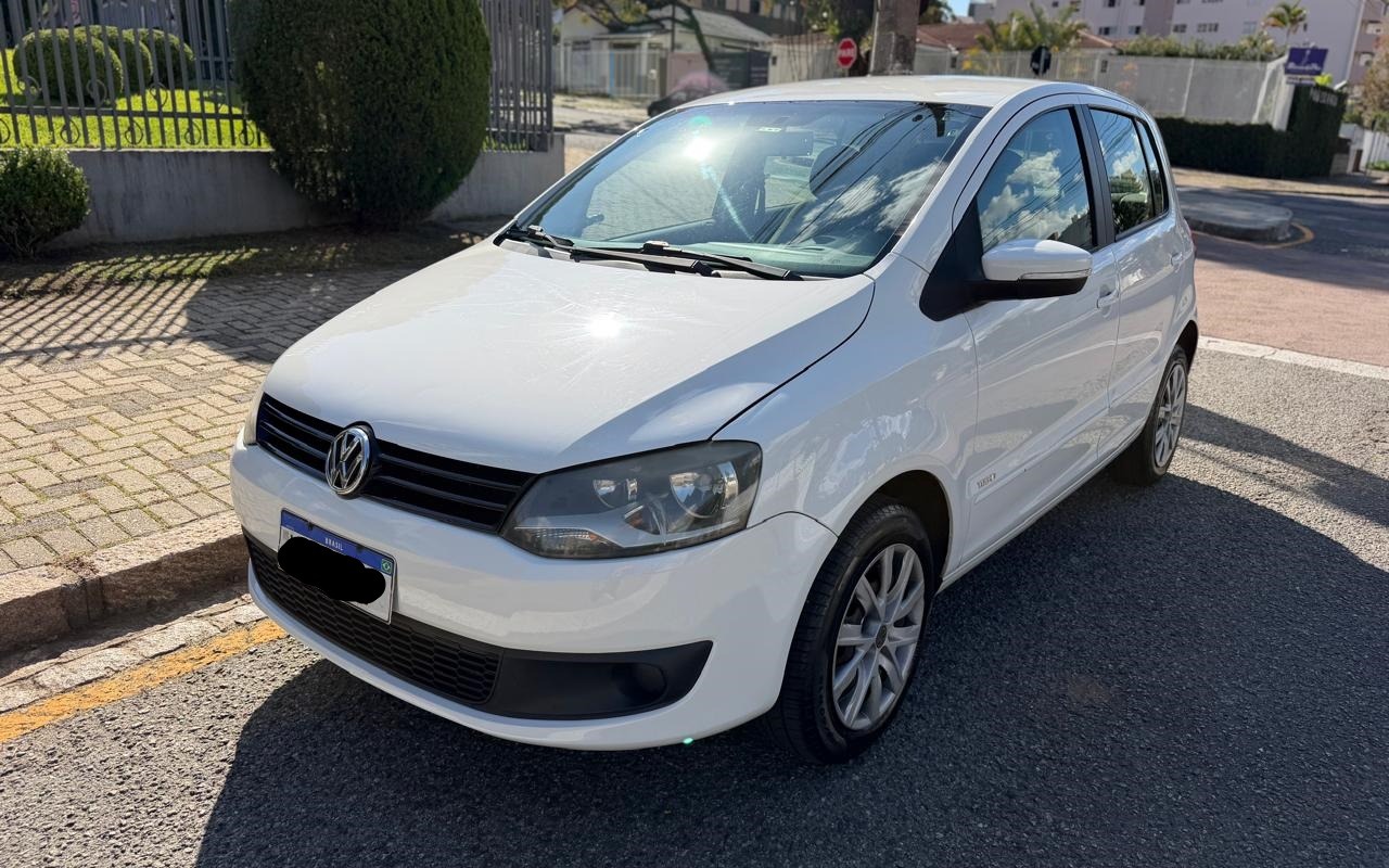 Volkswagen Fox 1.0 Mi Total Flex 8V 5p na cor Branco em Curitiba / PR - 1217601