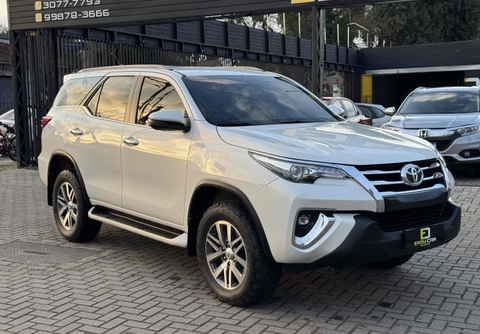 Toyota Hilux SW4 2018 Branco — foto 1 de 3
