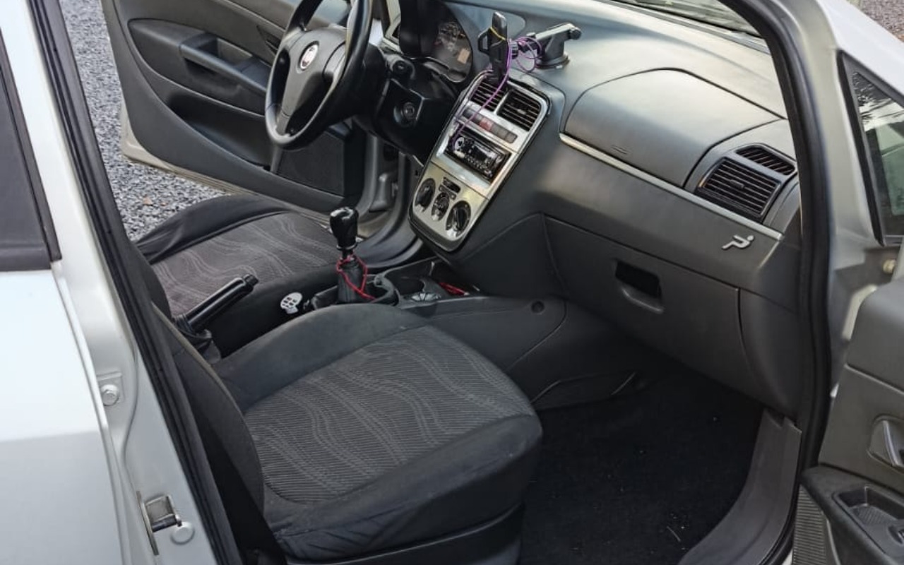 imagem-https://www.socarrao.com.br/sc-vehicle-images-prod/1239349/1778257313873-YWM4MjFiMmUtODAyMS00MzFkLTk4ZmYtMTg4NDVjZTA4MTBiLmpwZw.jpg