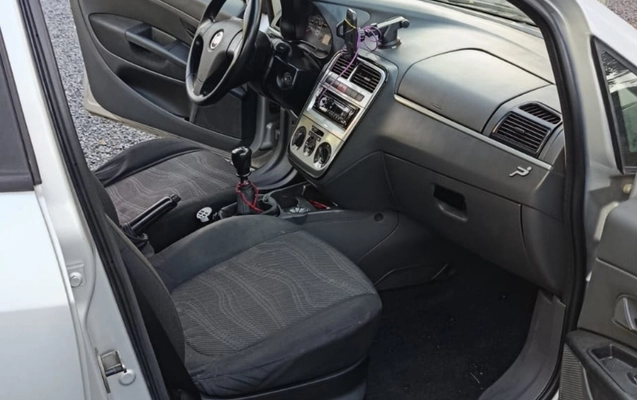 imagem-https://www.socarrao.com.br/sc-vehicle-images-prod/1239349/1778257313873-YWM4MjFiMmUtODAyMS00MzFkLTk4ZmYtMTg4NDVjZTA4MTBiLmpwZw.jpg
