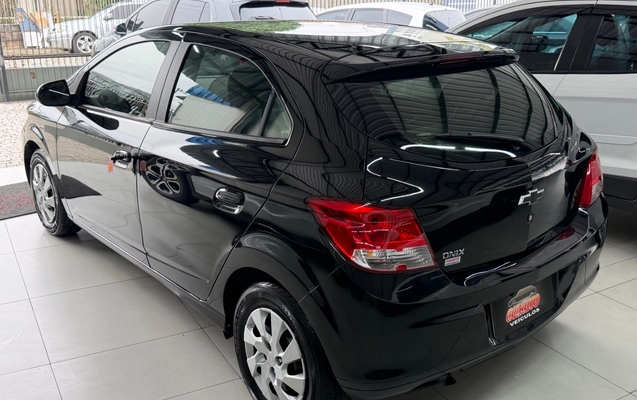 imagem-https://www.socarrao.com.br/sc-vehicle-images-prod/1241429/1778162984602-SU1HXzU3ODMuanBlZw.jpeg