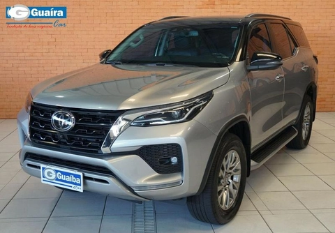 Toyota Hilux SW4 2022 Prata — foto 1 de 3
