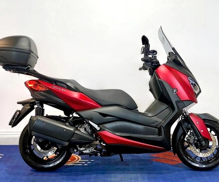 YAMAHA XMAX 250 ABS 2021 Vermelho — foto 1 de 3