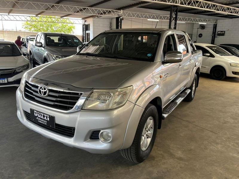 Toyota Hilux 2013 Cinza — foto 1 de 3