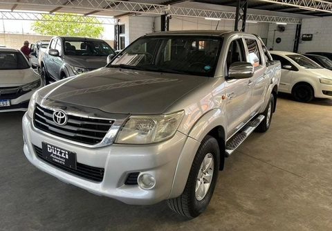 Toyota Hilux 2013 Cinza — foto 1 de 3