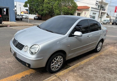 Volkswagen Polo Sedan 1.6 Mi 101cv 8V 4p 2006 Cinza — foto 1 de 3