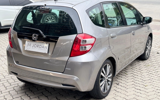 imagem-https://www.socarrao.com.br/sc-vehicle-images-prod/12699/1789506280297-003_3085dd7cbab0c812fa679577de9d0e1a.jpeg