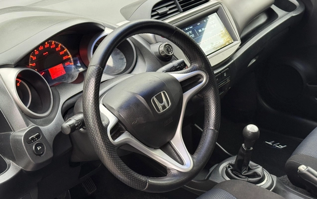 imagem-https://www.socarrao.com.br/sc-vehicle-images-prod/12699/1789506280302-003_19efcb0857a634dd3c9d7fb26c7de3b5.jpeg