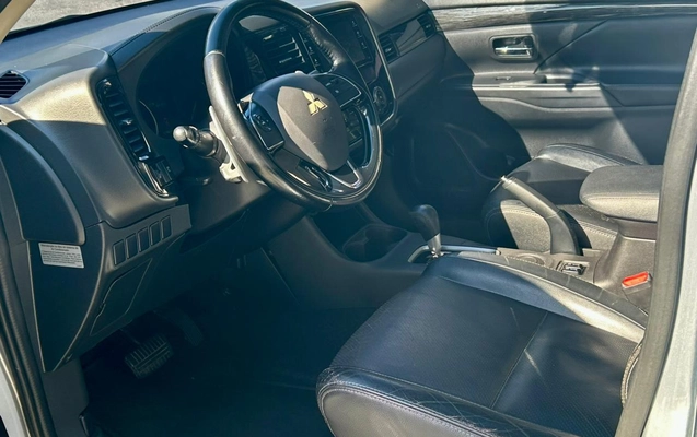 imagem-https://www.socarrao.com.br/sc-vehicle-images-prod/12717/1789507449402-003_90d40a9b350280ea19b6dcde8519f332.jpeg