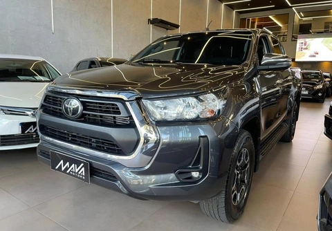 Toyota Hilux 2021 Cinza — foto 1 de 3