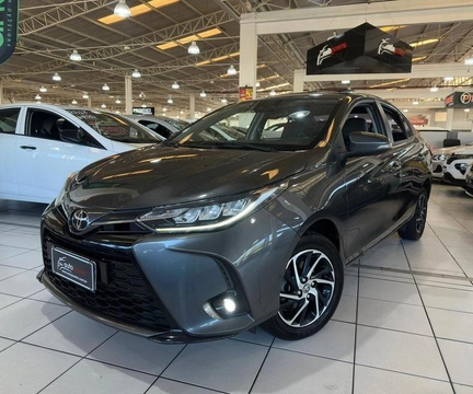Toyota Yaris 2023 Cinza — foto 1 de 3