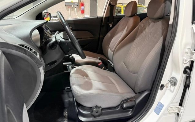 imagem-https://www.socarrao.com.br/sc-vehicle-images-prod/1292121/1789482011417-vehicle_image_1778268373_5b23744d51aabb1e93c62013a8204cbf.jpeg