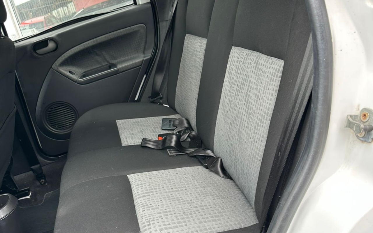imagem-https://www.socarrao.com.br/sc-vehicle-images-prod/1311690/1778502246432-YWE4MWE5NTYtNzE3Yy00ZjJkLTg2YmEtYmFiNWE2YjQwNmIzLmpwZw.jpg