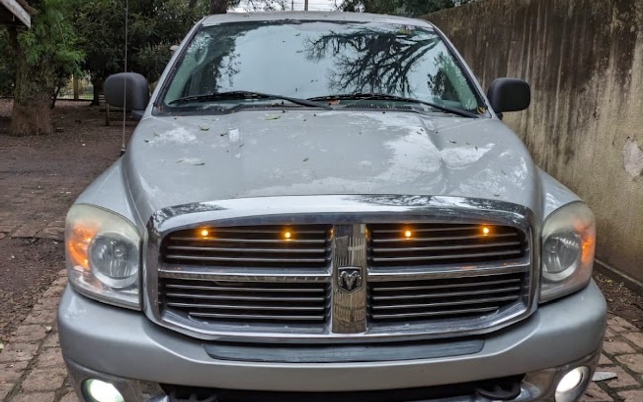 Dodge Ram 2500 H.DUTY 5.9 SLT 24V CD 4x4 Dies. na cor Prata em Campo Largo / PR - 1312336