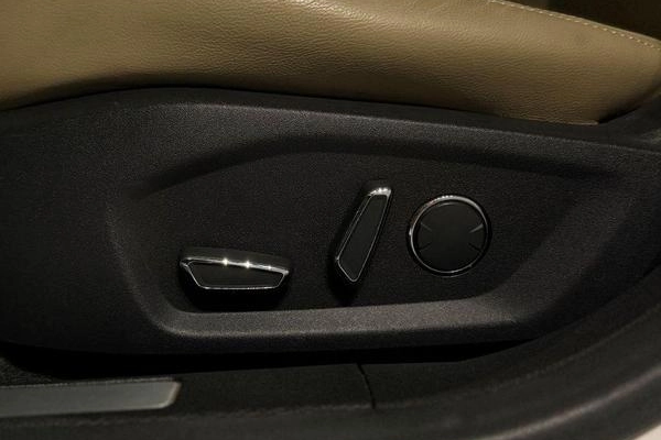 imagem-https://www.socarrao.com.br/sc-vehicle-images-prod/1312419/1789395815975-7890280_8_B_72b7dca686.jpeg