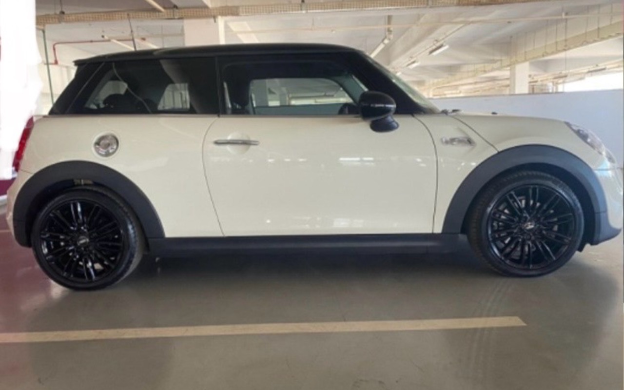 imagem-https://www.socarrao.com.br/sc-vehicle-images-prod/1318566/1778459703137-MTJhYTU5YzQtZjJmYy00Y2RlLTg0MDAtOTY4YmJiZjdhYzZjLmpwZWc.jpeg