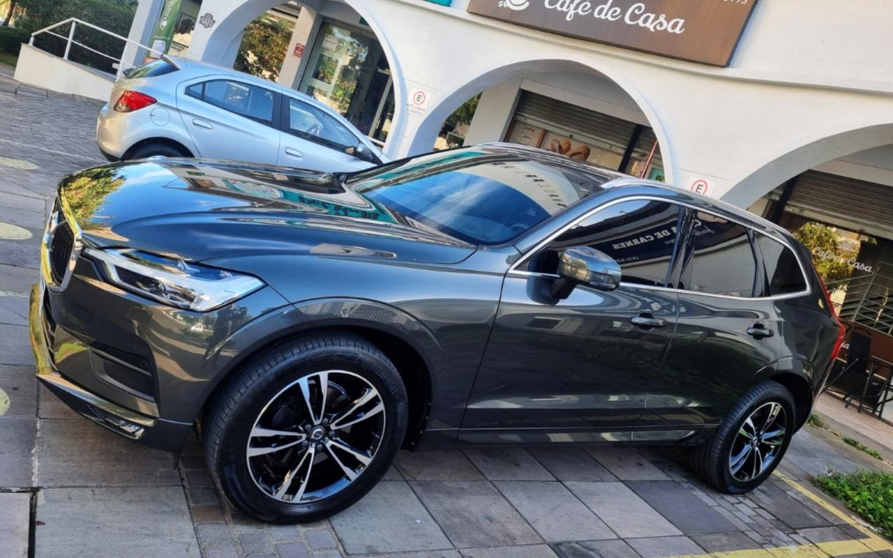 Volvo XC60 2021 Cinza — foto 1 de 3