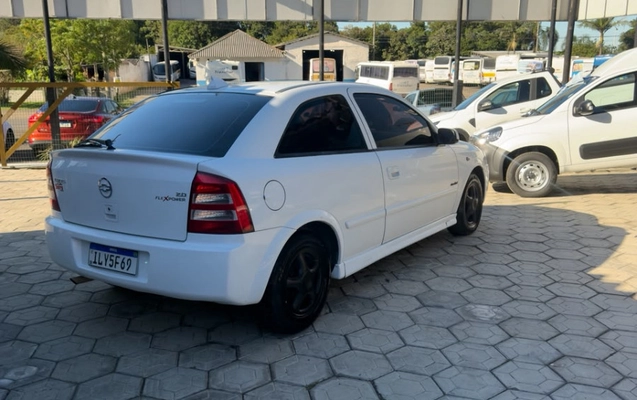 imagem-https://www.socarrao.com.br/sc-vehicle-images-prod/1325965/1779916775845-DLqPhySrhQkxflQ1IZD6tNF2VaMUdwMk.jpg