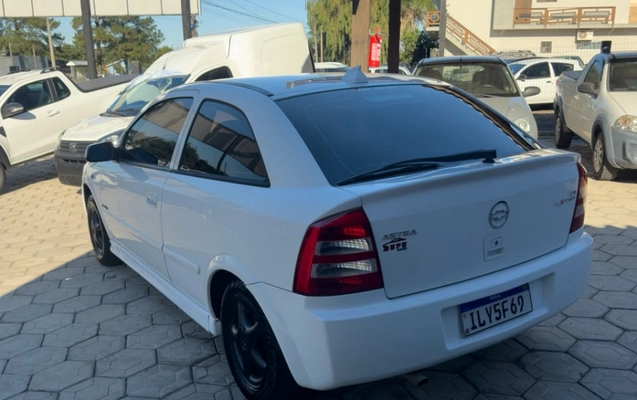 imagem-https://www.socarrao.com.br/sc-vehicle-images-prod/1325965/1779916775846-KG5aYqCtmMWcf8CF6mrZhhYwyxrevk9Z.jpg