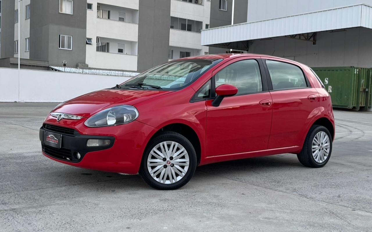 Fiat Punto ATTRACTIVE ITALIA 1.4 F.Flex 8V 5p na cor Vermelho em Itajaí / SC - 1328876