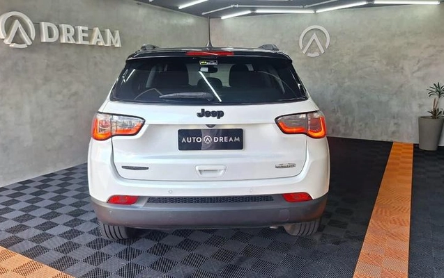 imagem-https://www.socarrao.com.br/sc-vehicle-images-prod/13318/1785248439525-7767283_8_B_deab76ab83.jpeg