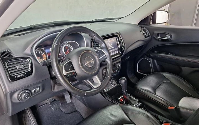 imagem-https://www.socarrao.com.br/sc-vehicle-images-prod/13318/1785248439526-7767283_12_B_a8e40a469a.jpeg