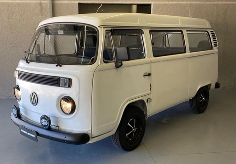 Volkswagen Kombi Lotação 1.6 MPi 2001 Branco — foto 1 de 3