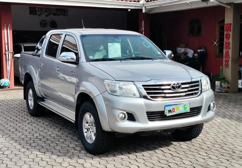 Toyota Hilux 2015 Prata — foto 1 de 3