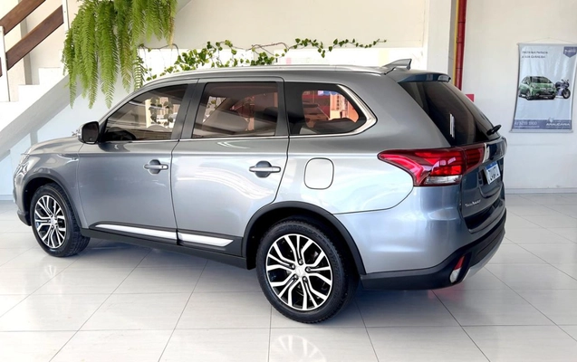 imagem-https://www.socarrao.com.br/sc-vehicle-images-prod/1339447/1778527195601-Mi5qcGVn.jpeg