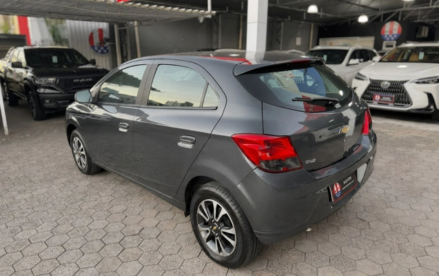 imagem-https://www.socarrao.com.br/sc-vehicle-images-prod/1361899/1778588795216-8efc574f-61aa-4077-9d62-8876abefe3d0.jpg