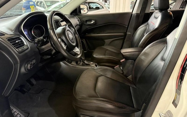 imagem-https://www.socarrao.com.br/sc-vehicle-images-prod/1363633/1788198397245-8076691_8_B_d39866c472.jpeg