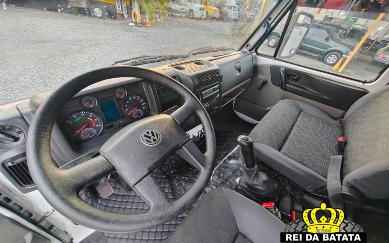 imagem-https://www.socarrao.com.br/sc-vehicle-images-prod/1364601/1778594775331-OS5qcGc.jpg