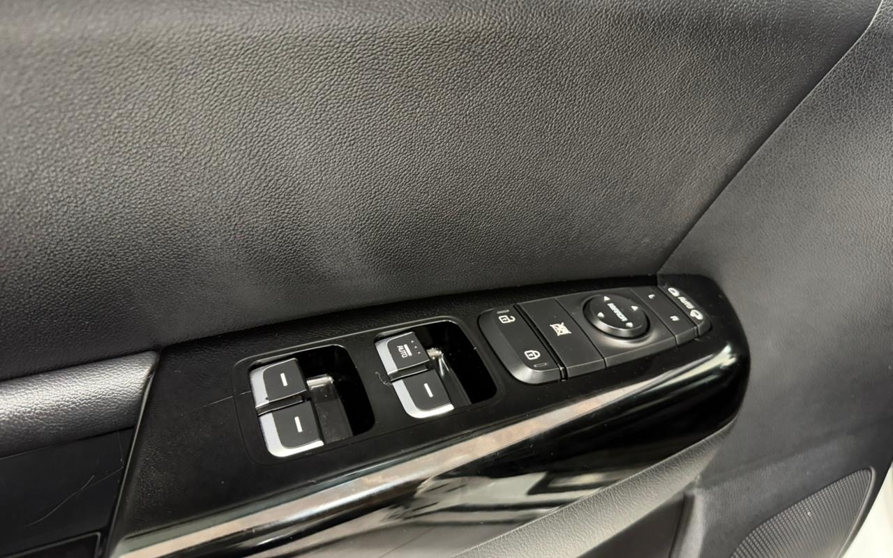 imagem-https://www.socarrao.com.br/sc-vehicle-images-prod/1366387/1778597280222-V2hhdHNBcHAgSW1hZ2UgMjAyNi0wNS0xMiBhdCAxMS4xNi4zNy5qcGVn.jpeg