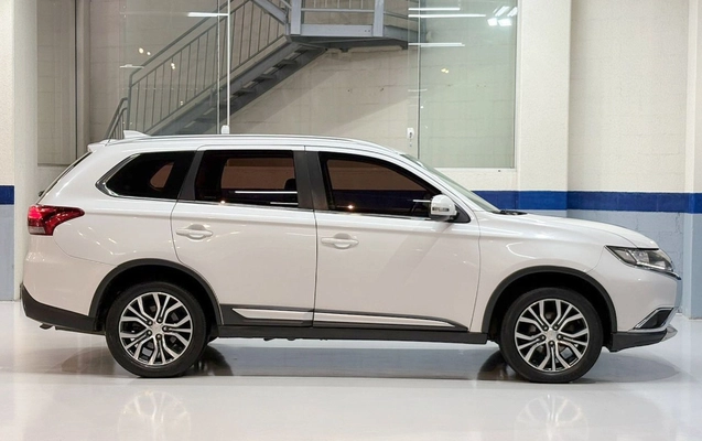 imagem-https://www.socarrao.com.br/sc-vehicle-images-prod/1373607/1778608487846-TUlUU1VCSVNISSBPVVRMQU5ERVIgQVdEIC0gQlJBTkNBIC0gUUpUNkc1MCAoNykuanBn.jpg
