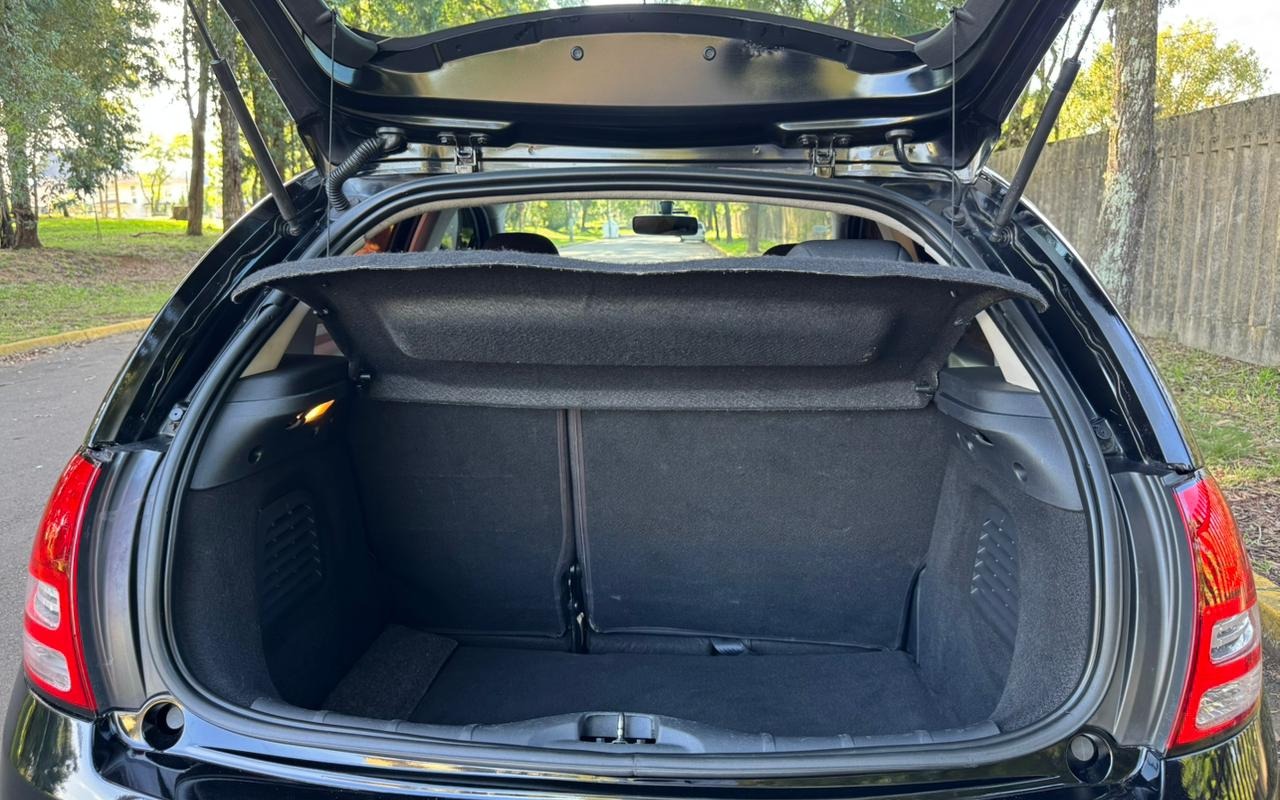 imagem-https://www.socarrao.com.br/sc-vehicle-images-prod/1375952/1778612095888-V2hhdHNBcHAgSW1hZ2UgMjAyNi0wNS0xMiBhdCAxNS4wOC4yOSAoMikuanBlZw.jpeg