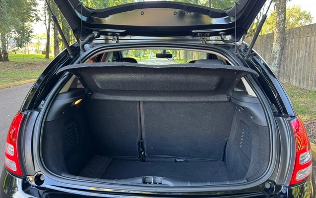 imagem-https://www.socarrao.com.br/sc-vehicle-images-prod/1375952/1778612095888-V2hhdHNBcHAgSW1hZ2UgMjAyNi0wNS0xMiBhdCAxNS4wOC4yOSAoMikuanBlZw.jpeg