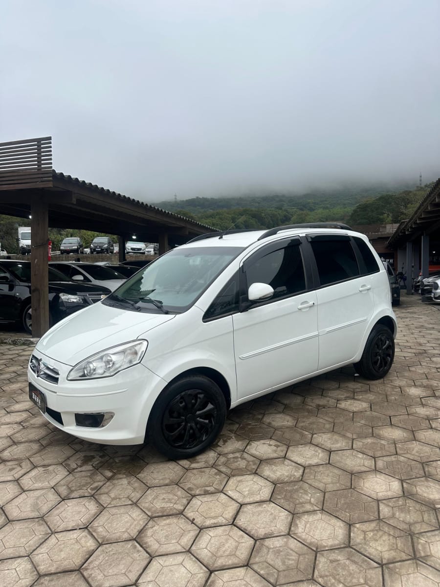 Fiat Idea ATTRACTIVE 1.4 Fire Flex 8V 5p na cor Branco no Osório / RS - 13779