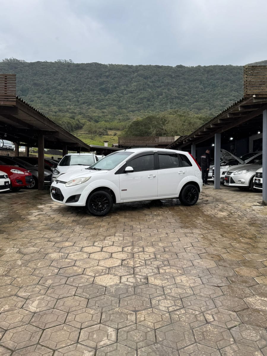 Ford Fiesta 2011 Branco — foto 1 de 3