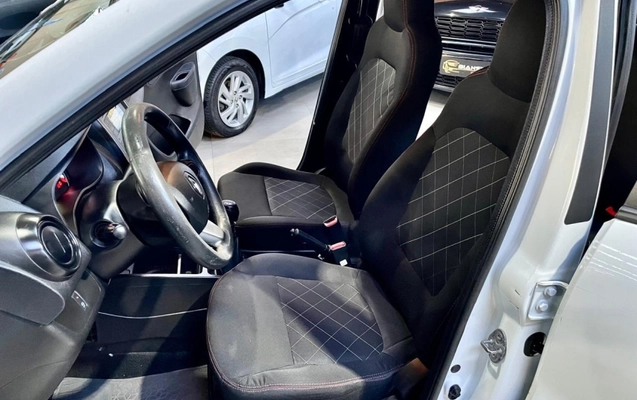 imagem-https://www.socarrao.com.br/sc-vehicle-images-prod/1379188/1778617300294-sOAdHVmIxZs1E8KlOHQt0l7oU5rLWqkJ.jpg