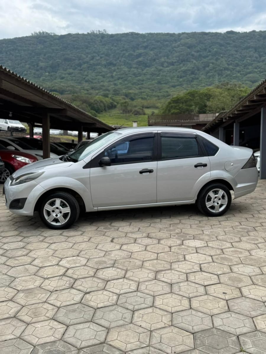 Ford Fiesta Class 1.6 8V 98cv 5p 2011 Cinza — foto 1 de 3