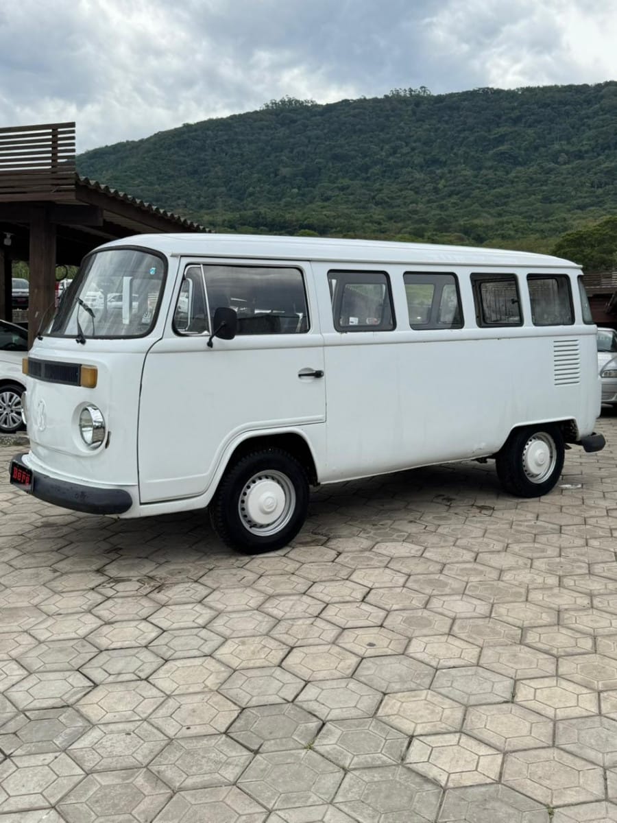 Volkswagen Kombi Standard/ Luxo/ Série Prata na cor Branco no Osório / RS - 13808