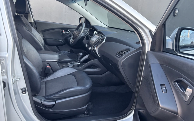 imagem-https://www.socarrao.com.br/sc-vehicle-images-prod/1380878/1778620308650-003_111ab4b694cd6659d9c36cd24c55f724.jpeg