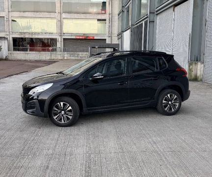 Peugeot 2008 2020 Preto — foto 1 de 3