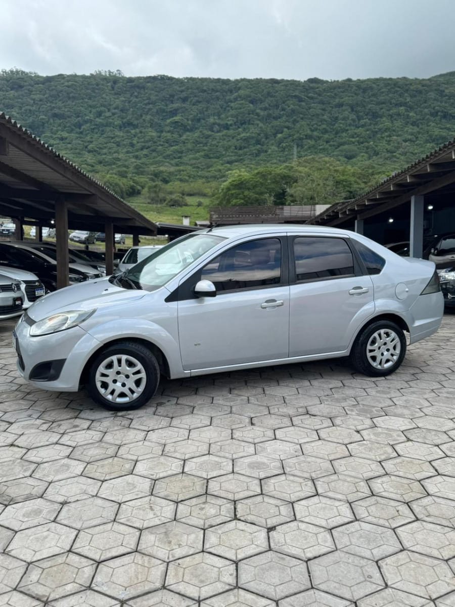 Ford Fiesta CLX 1.4i 16V 3p e 5p 2014 Cinza — foto 1 de 3