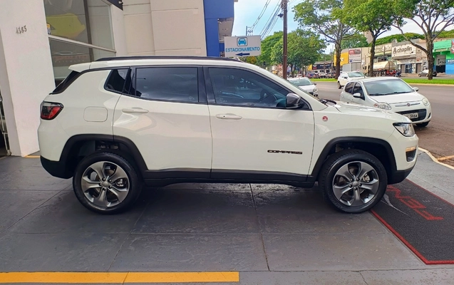 imagem-https://www.socarrao.com.br/sc-vehicle-images-prod/1399186/1778674004603-SkVFUCBDT01QQVNTIDIuMCBESUVTRUwgVFJBSUxIQVdLIDRYNCBBVVRPTcOBVElDTyAyMDE3IEJSQU5DQSA5LmpwZw.jpg