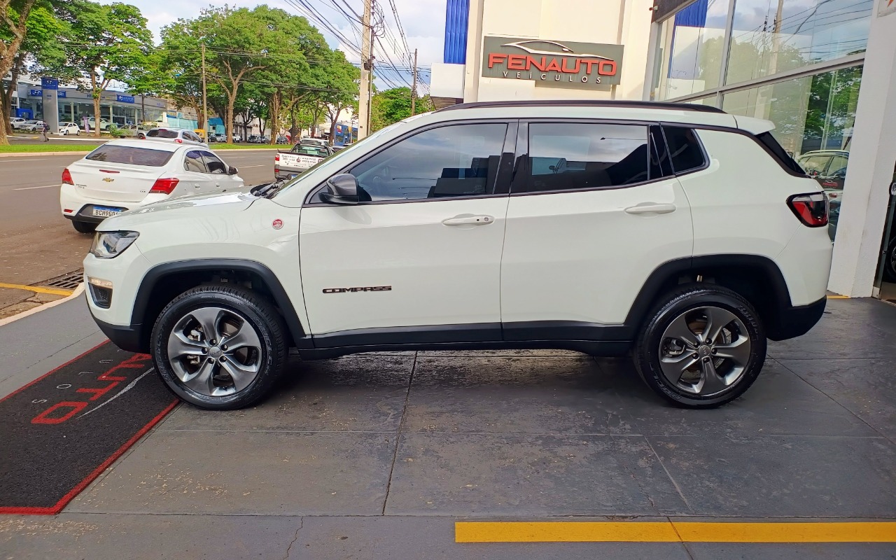 imagem-https://www.socarrao.com.br/sc-vehicle-images-prod/1399186/1778674004730-SkVFUCBDT01QQVNTIDIuMCBESUVTRUwgVFJBSUxIQVdLIDRYNCBBVVRPTcOBVElDTyAyMDE3IEJSQU5DQSAxMC5qcGc.jpg