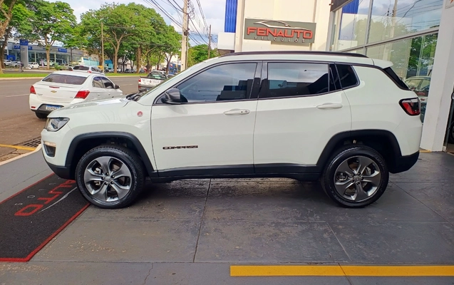 imagem-https://www.socarrao.com.br/sc-vehicle-images-prod/1399186/1778674004730-SkVFUCBDT01QQVNTIDIuMCBESUVTRUwgVFJBSUxIQVdLIDRYNCBBVVRPTcOBVElDTyAyMDE3IEJSQU5DQSAxMC5qcGc.jpg