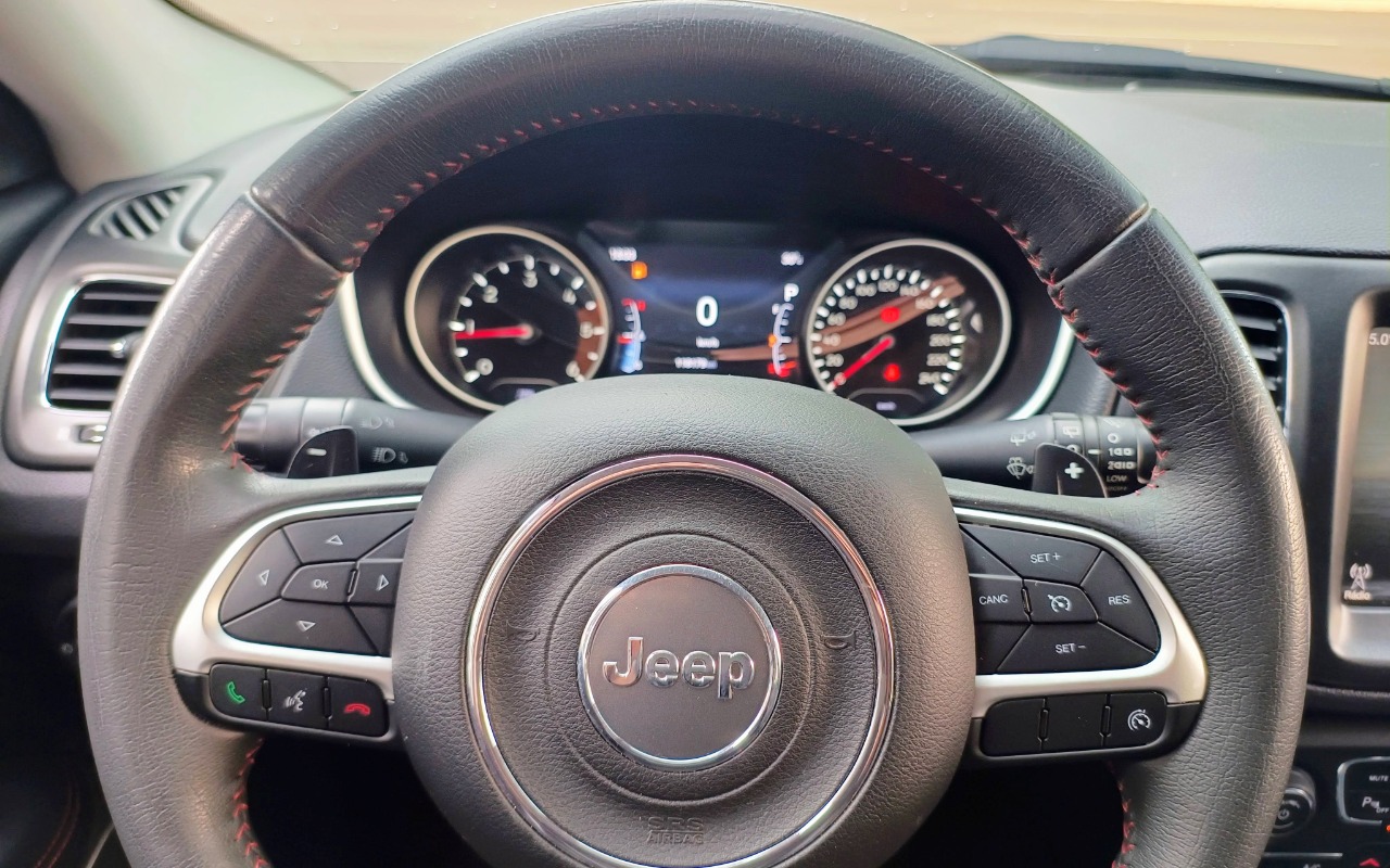 imagem-https://www.socarrao.com.br/sc-vehicle-images-prod/1399186/1778674004936-SkVFUCBDT01QQVNTIDIuMCBESUVTRUwgVFJBSUxIQVdLIDRYNCBBVVRPTcOBVElDTyAyMDE3IEJSQU5DQSAxMi5qcGc.jpg