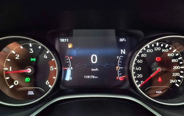 imagem-https://www.socarrao.com.br/sc-vehicle-images-prod/1399186/1778674005043-SkVFUCBDT01QQVNTIDIuMCBESUVTRUwgVFJBSUxIQVdLIDRYNCBBVVRPTcOBVElDTyAyMDE3IEJSQU5DQSAxMy5qcGc.jpg